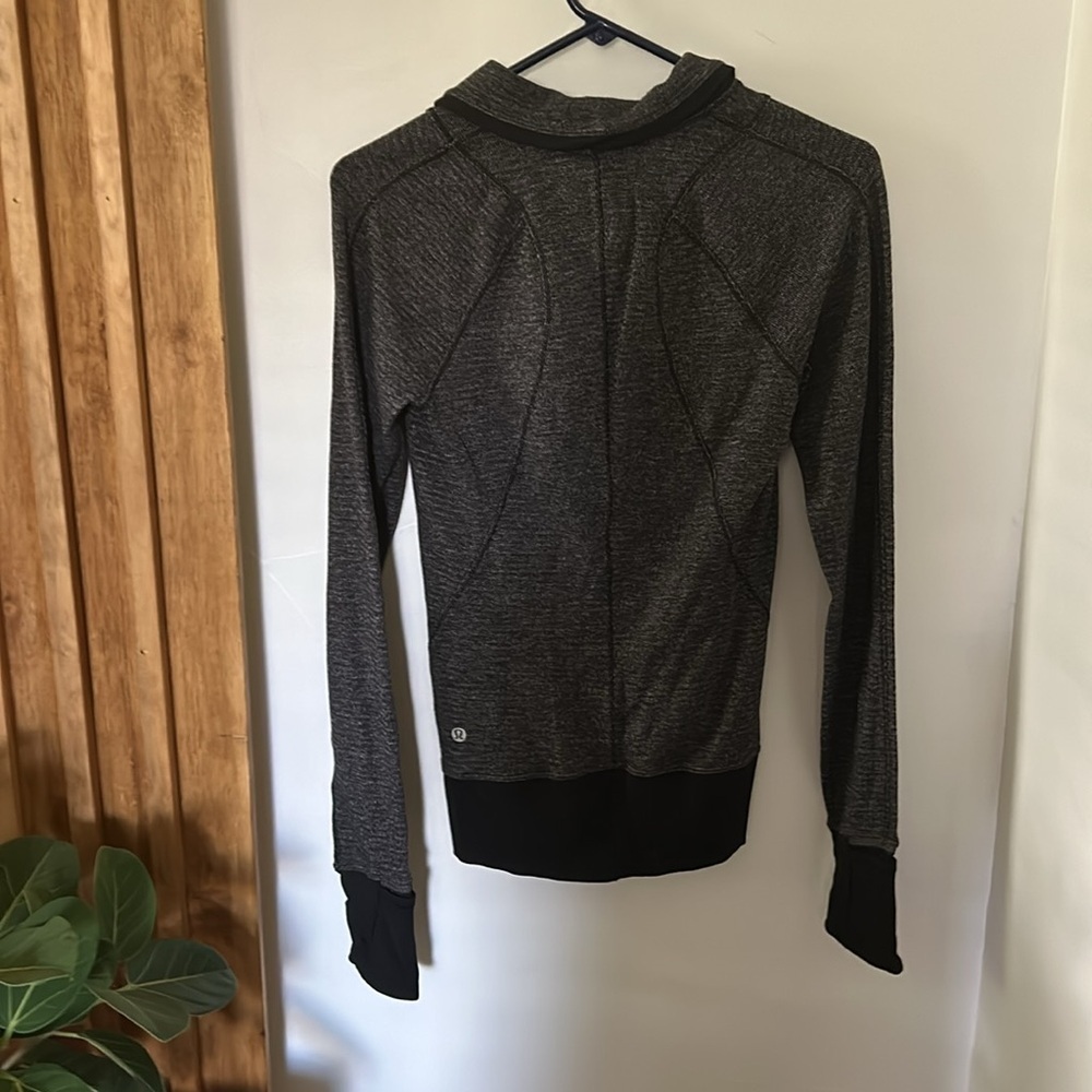 Lululemon Runderful Pullover Zip Front Sweatshirt. Size 4 - Picture 3 of 7
